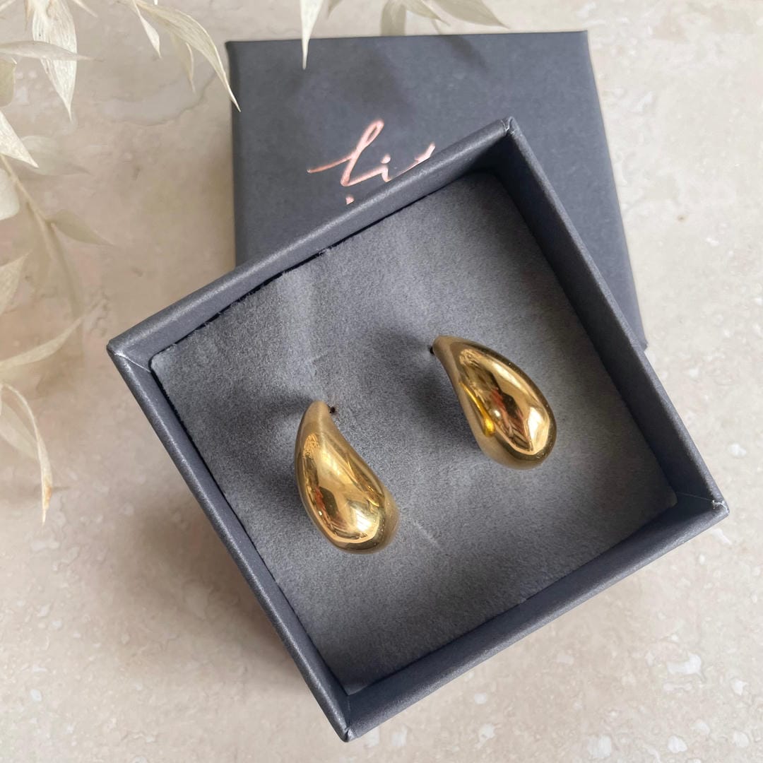 Pendientes de gota de oro para uso diario
