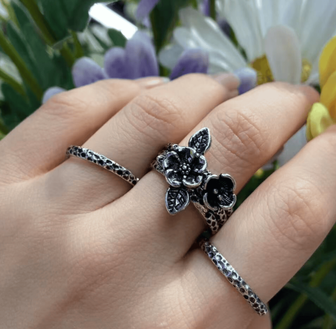 Anillo de Plata Superpuesto Flor Vintage