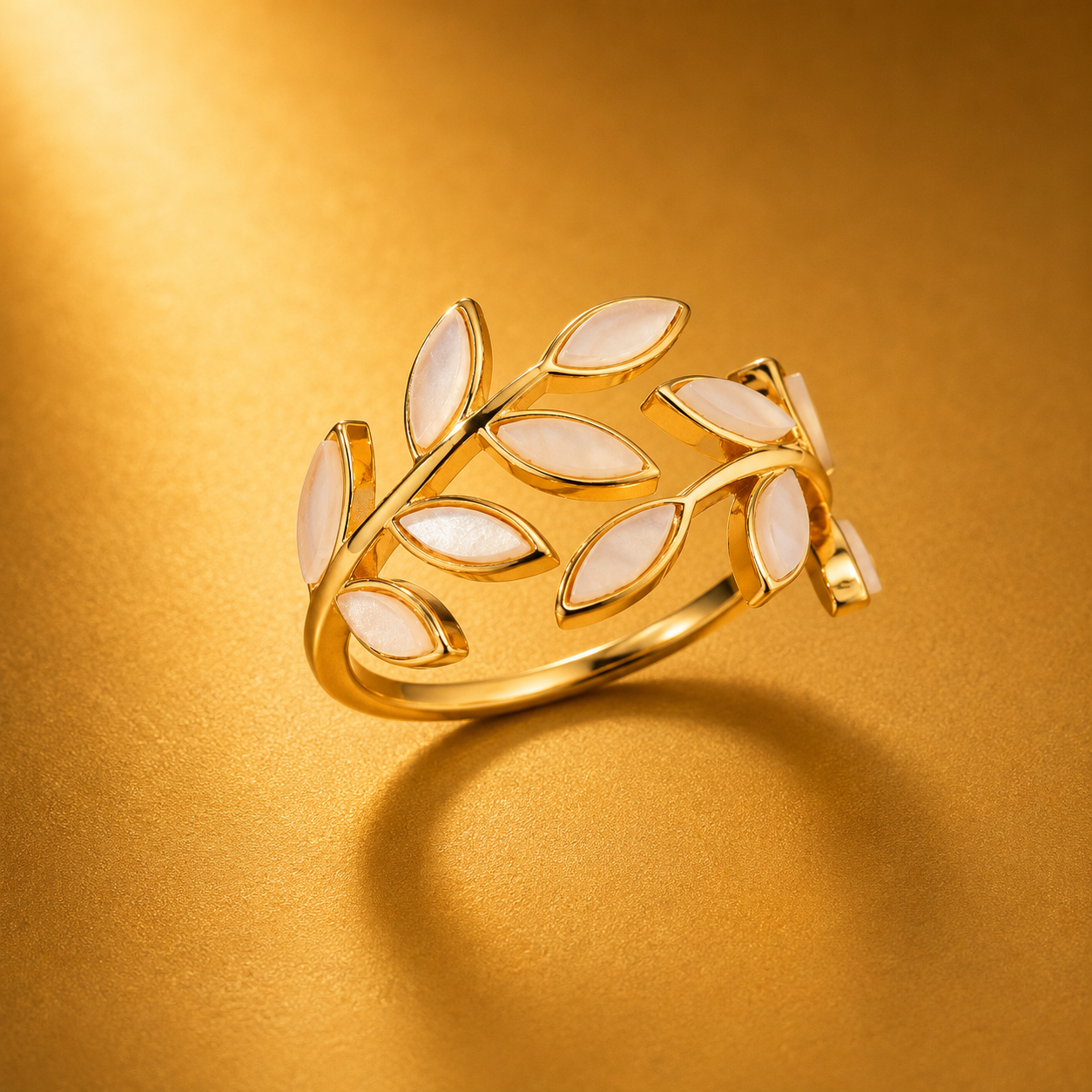 Anillo de hoja de oro
