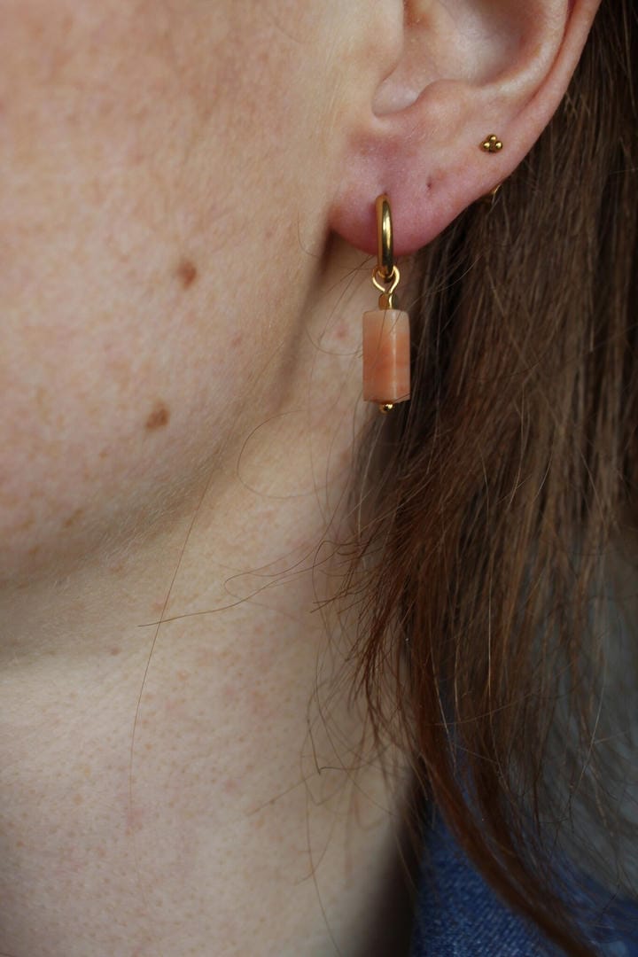 Pendientes de barra de piedra tonificada