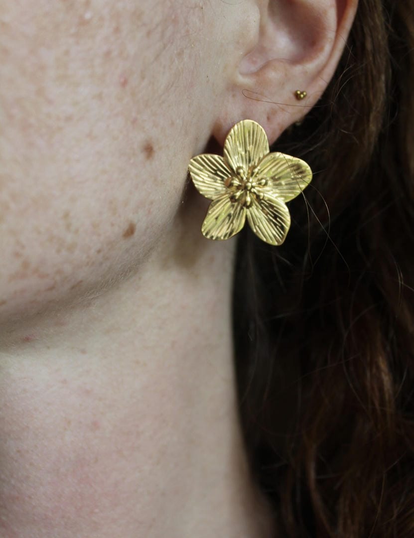 Pendientes llamativos florales en oro o plata