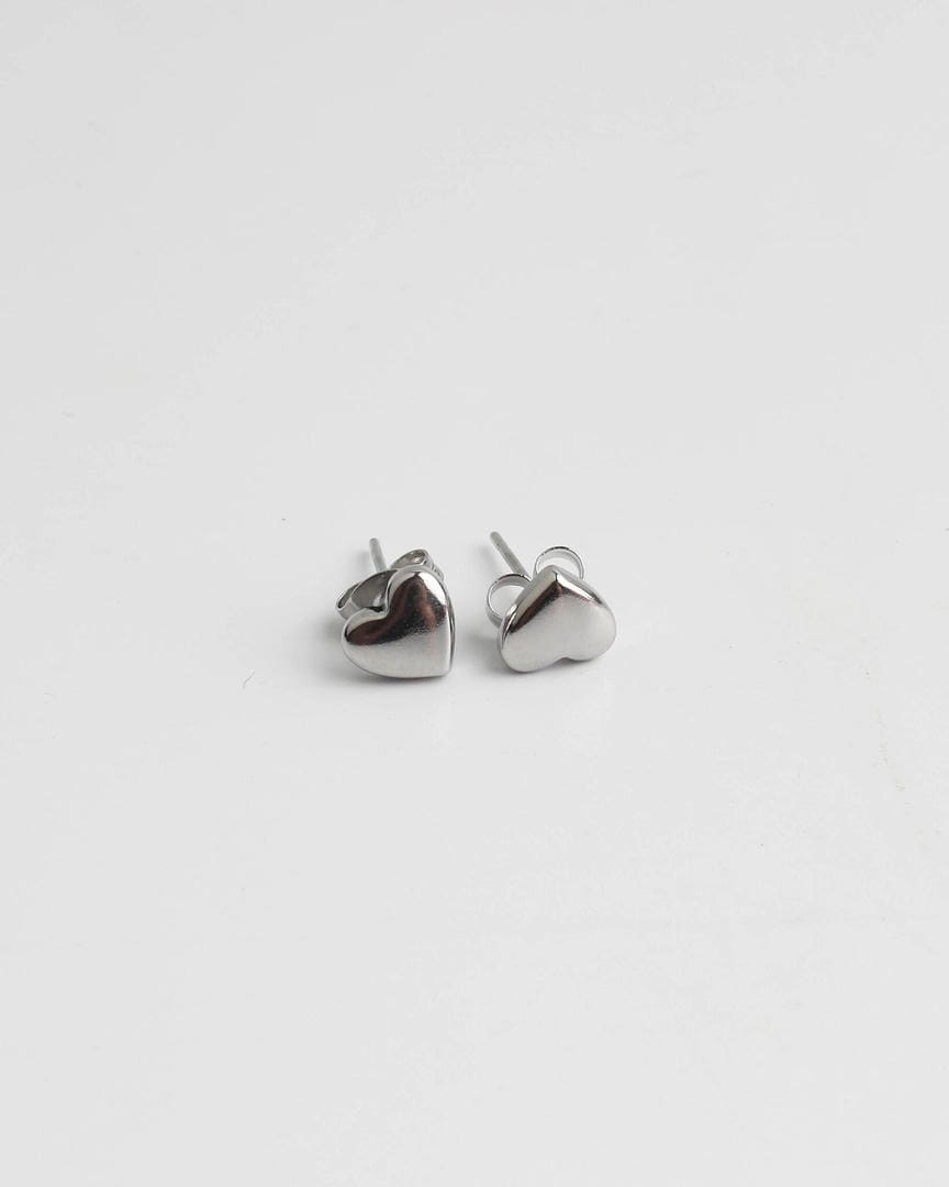 Pendientes de botón pulidos de corazón sólido