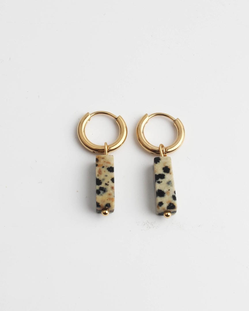 Pendientes de barra de piedra tonificada