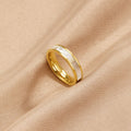 Anillo de oro con perla de marfil