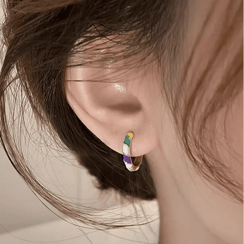 Pendientes Elegantes de Esmalte Dorado
