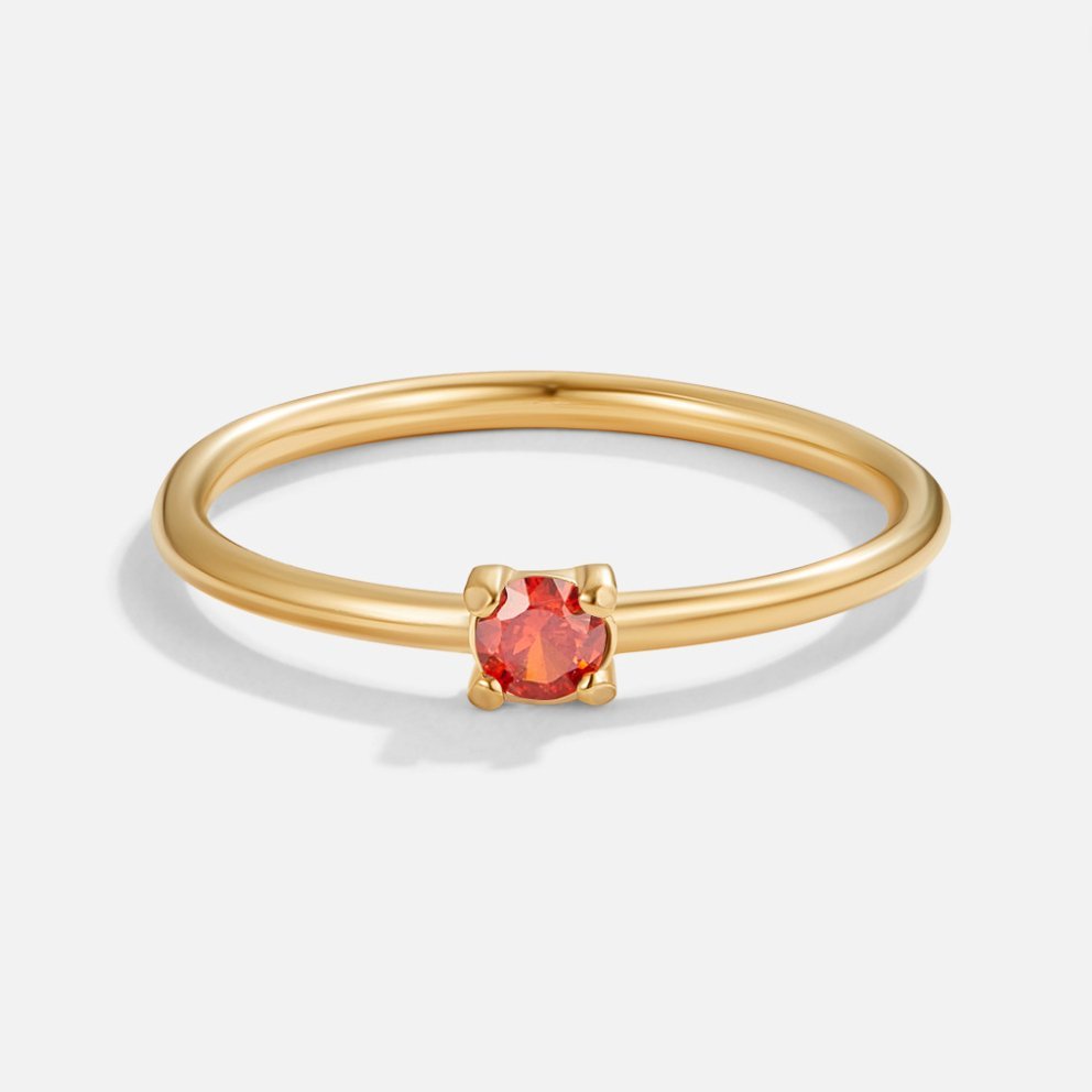Anillo de oro de 18K con la piedra de nacimiento de julio