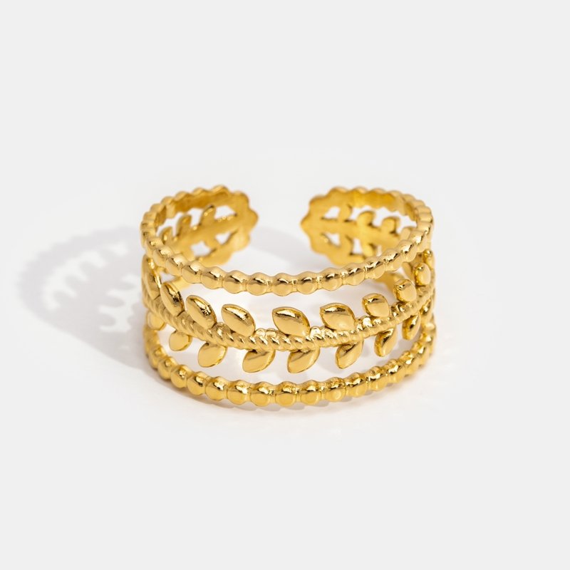 Anillo Marissa chapado en oro con capas de hojas