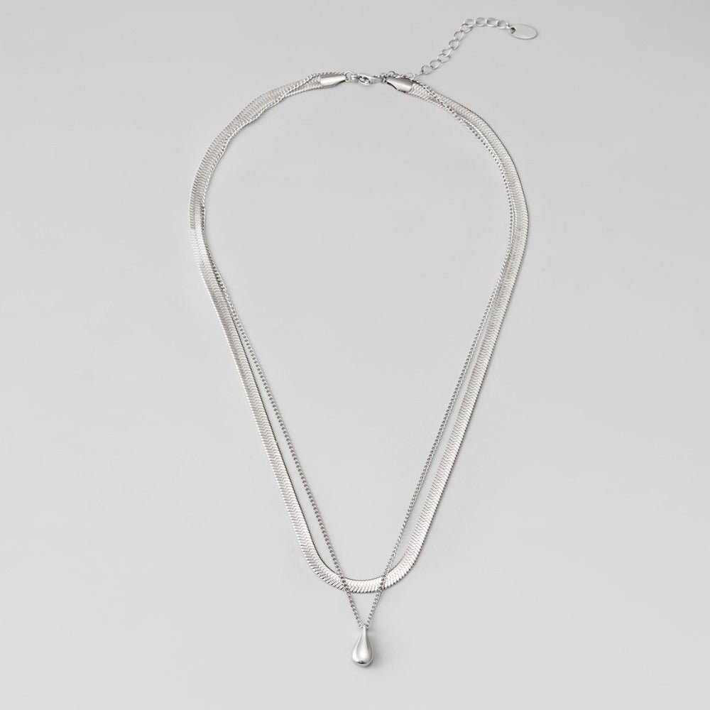 Collar de lágrima de plata Bella en capas