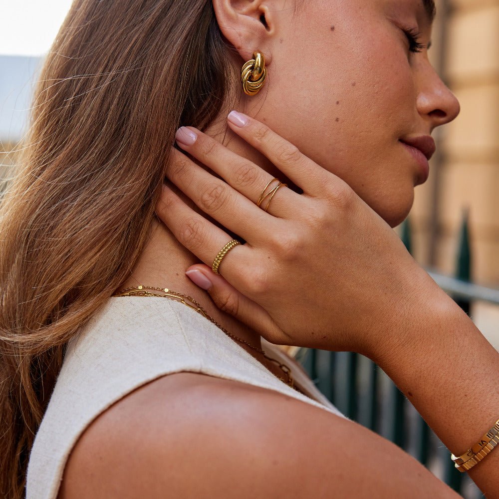 Anillo Leona con Cuentas Doradas