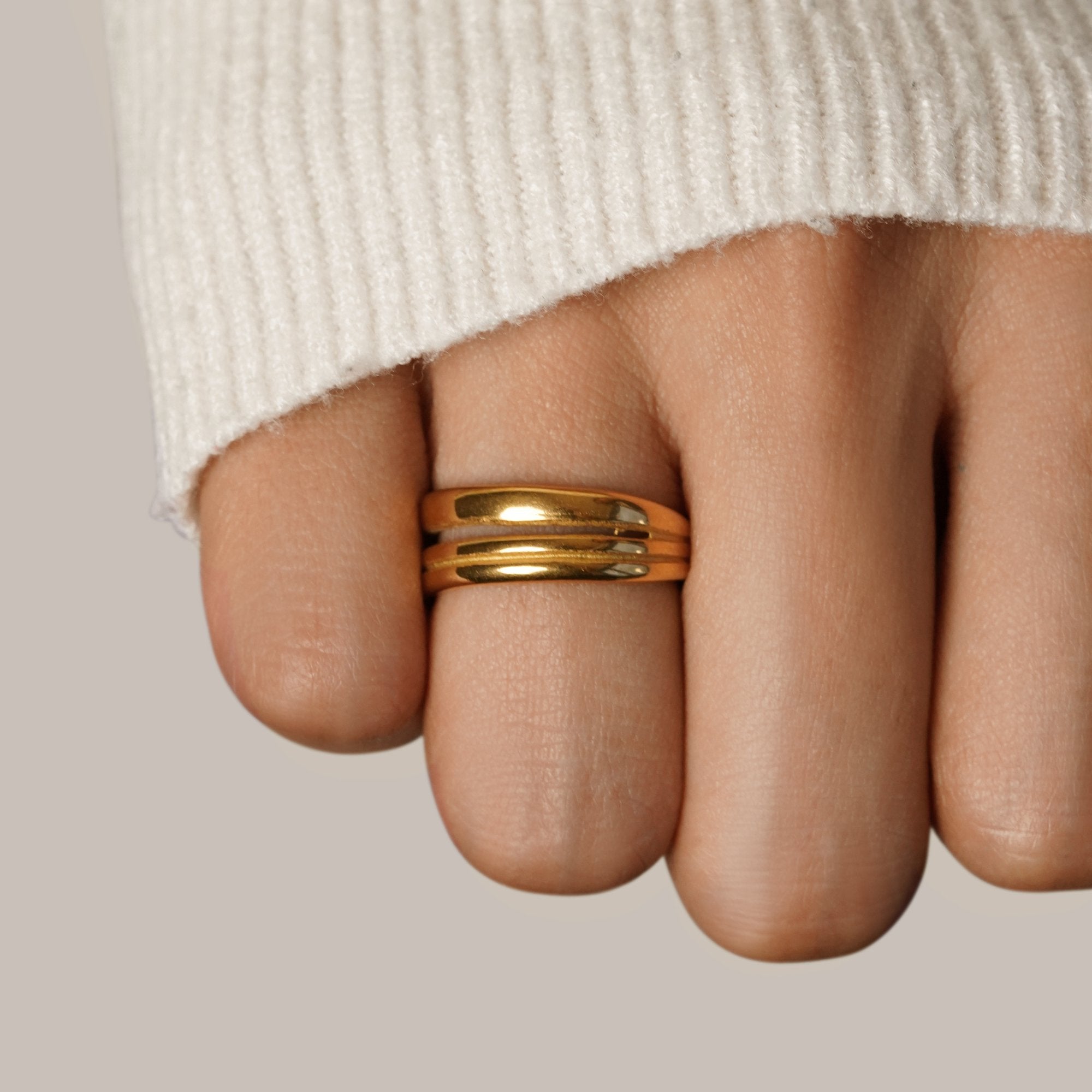 Anillo de oro en capas Lia