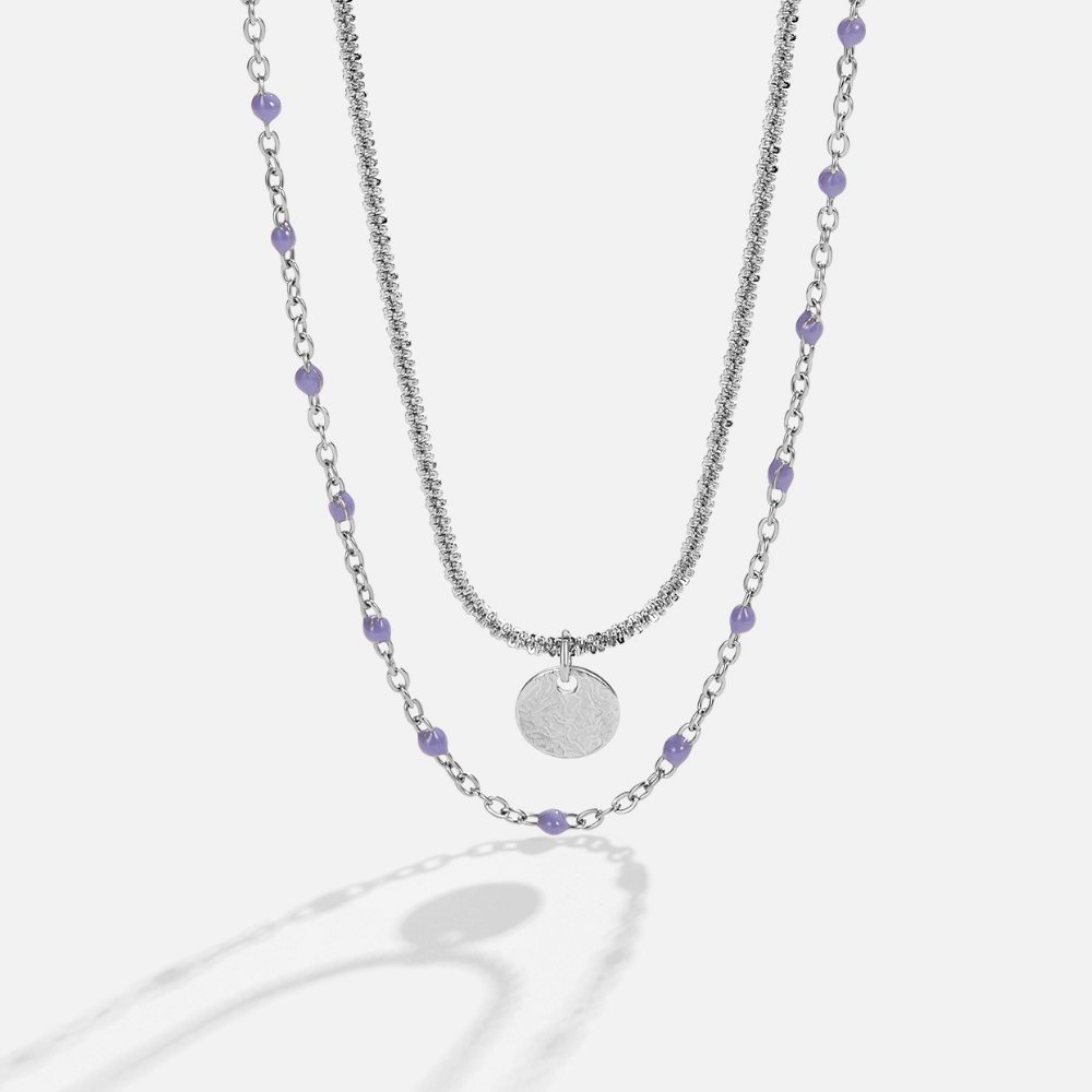 Collar con cuentas y moneda plateada superpuestas Lia