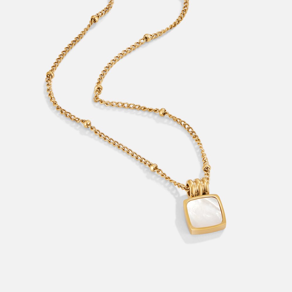 Collar con colgante de concha blanca Lucía
