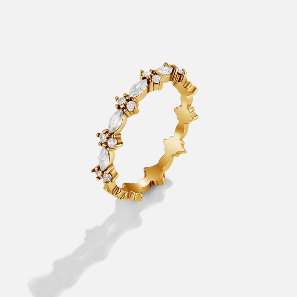 Anillo de oro de lujo con cristal