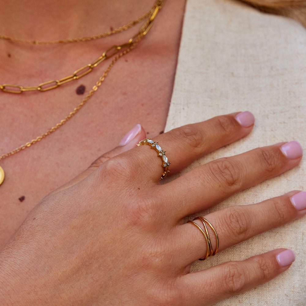 Anillo de oro de lujo con cristal