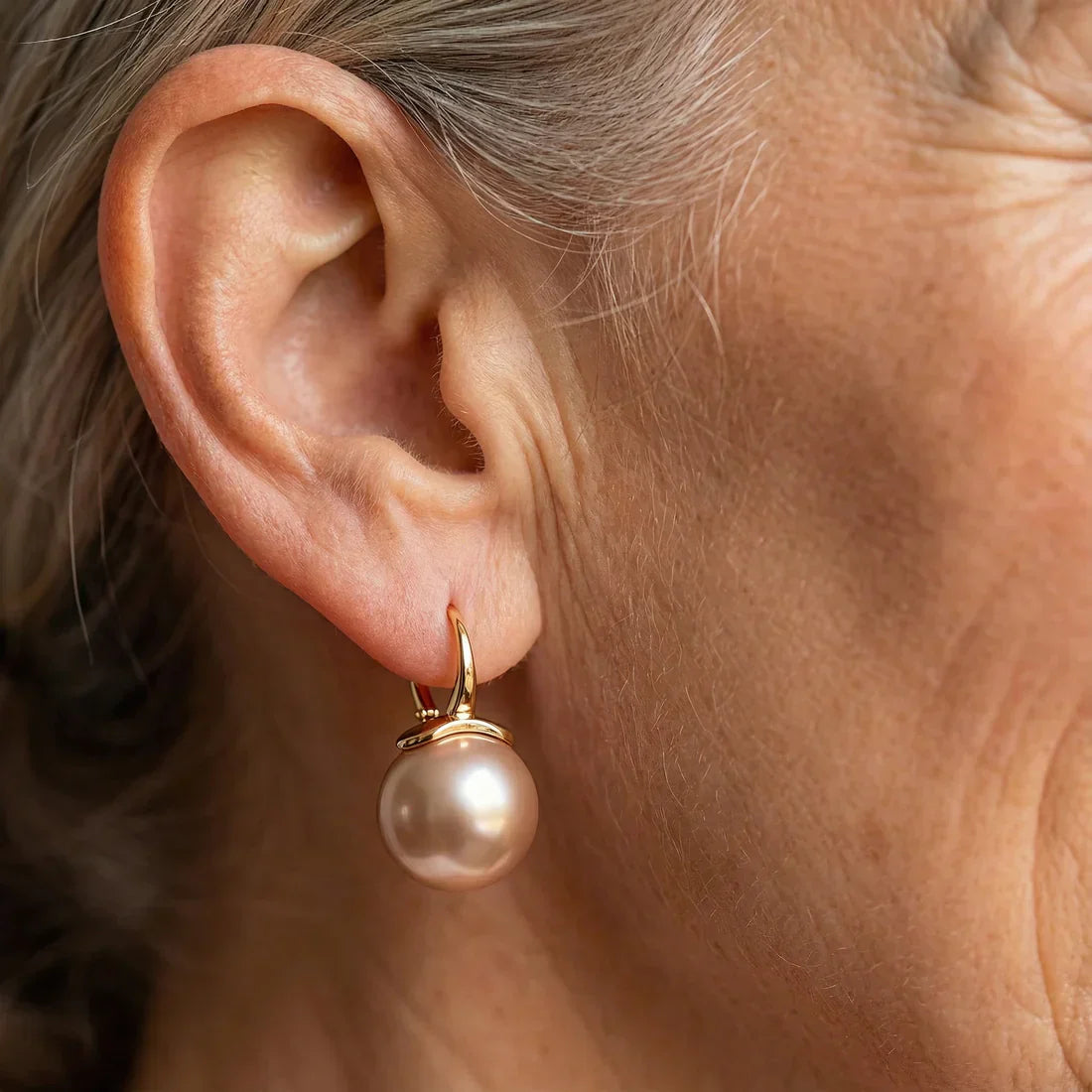 Pendientes de gancho con perla dorada