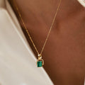Colgante de malaquita con cadena de oro y cuentas
