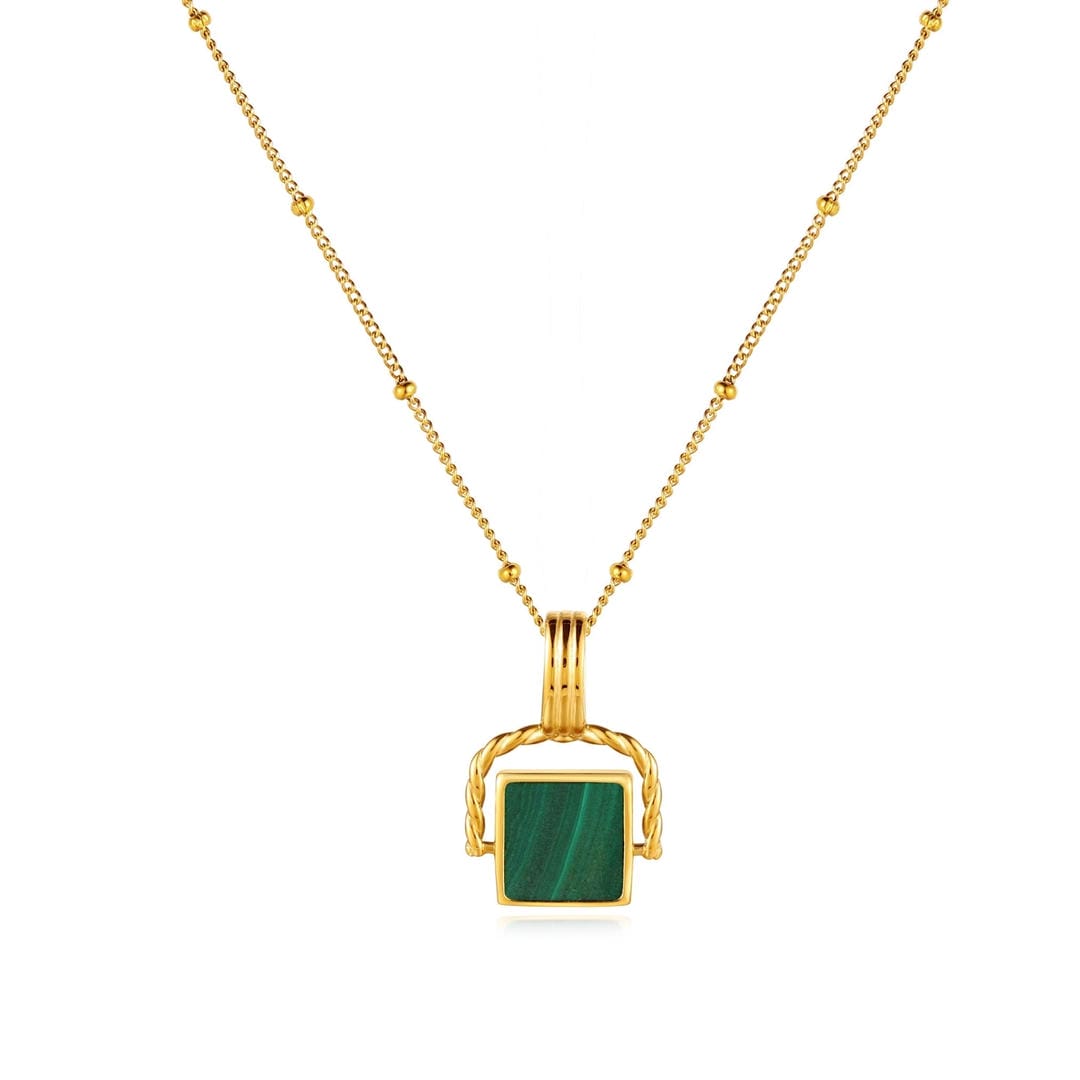 Colgante de malaquita con cadena de oro y cuentas