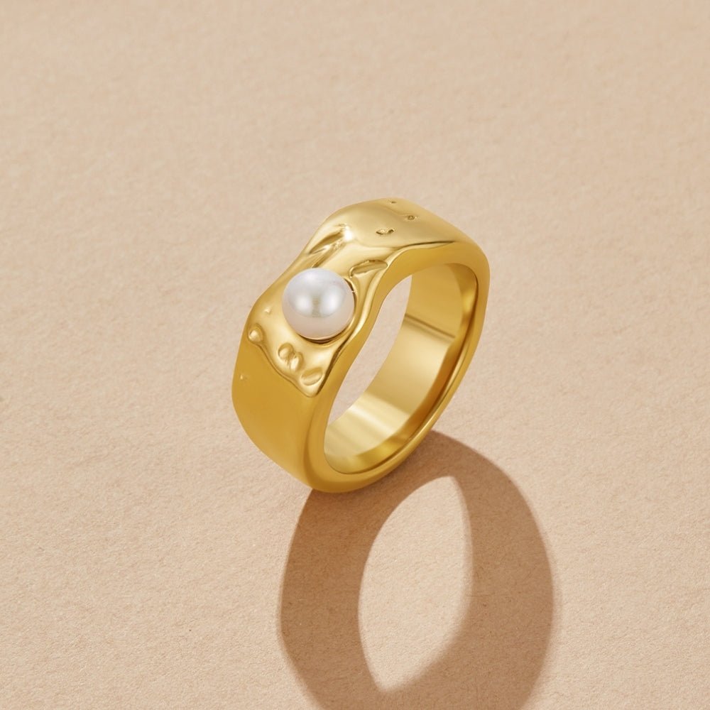 Anillo Malia Perla Dorada Gruesa
