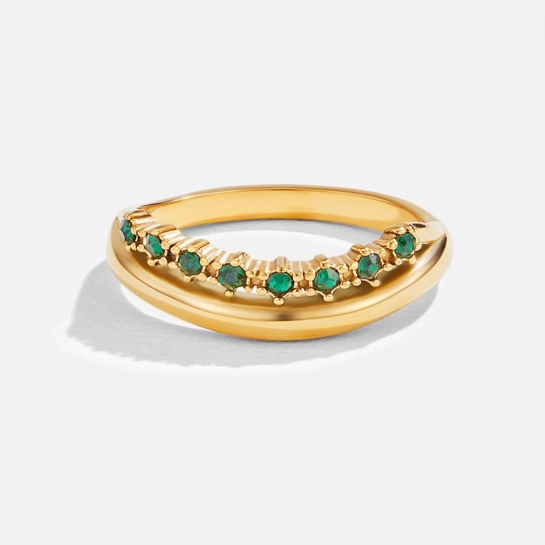 Anillo con capas verde esmeralda