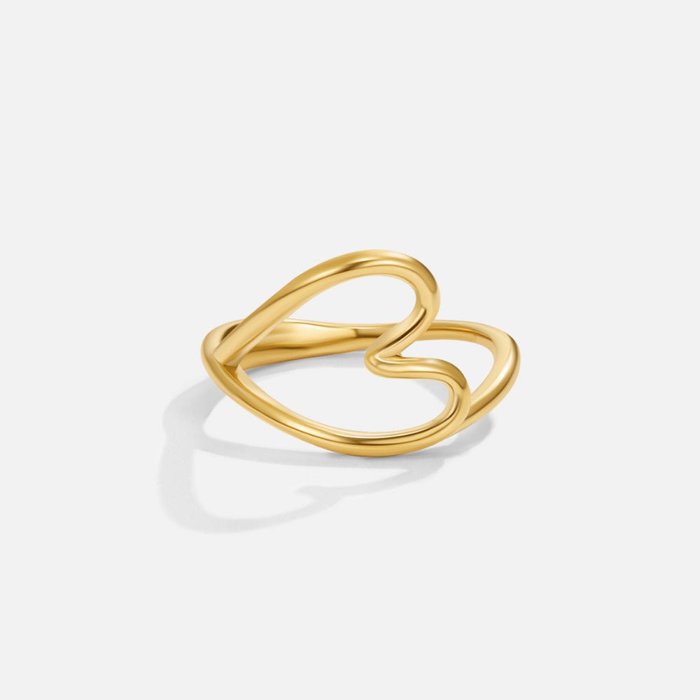 Anillo de corazón de oro derretido