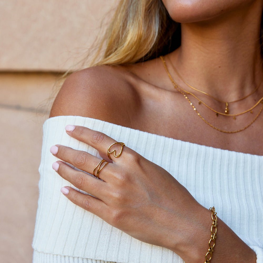 Anillo de corazón de oro derretido