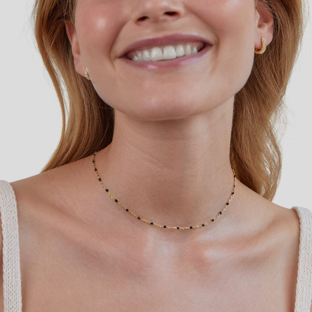 Collar de cuentas negras Mila