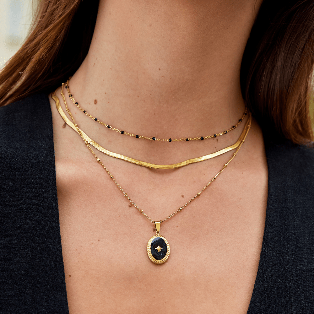 Collar de cuentas negras Mila