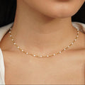 Collar de cuentas blancas impecable