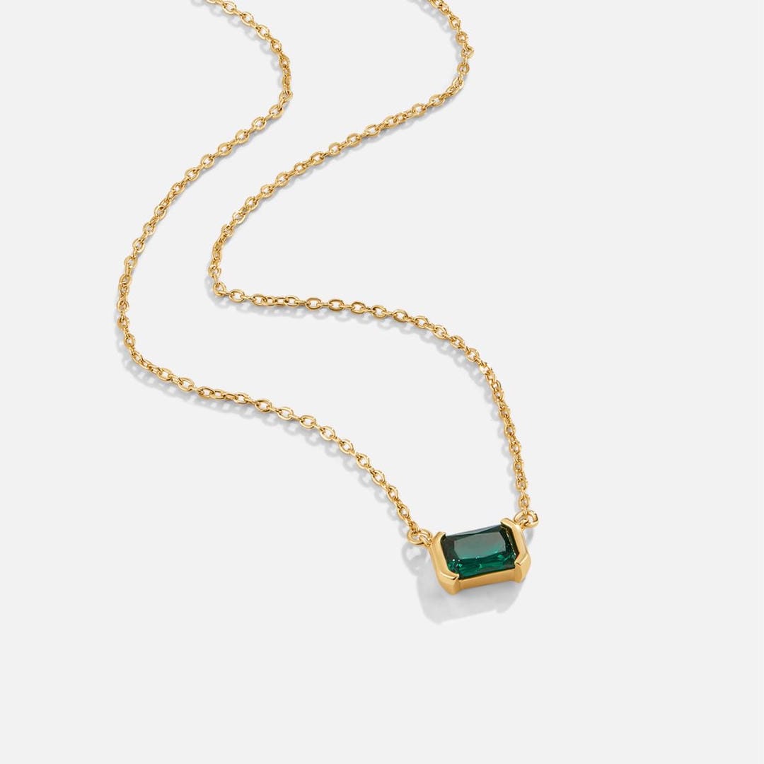 Collar de oro con esmeralda verde