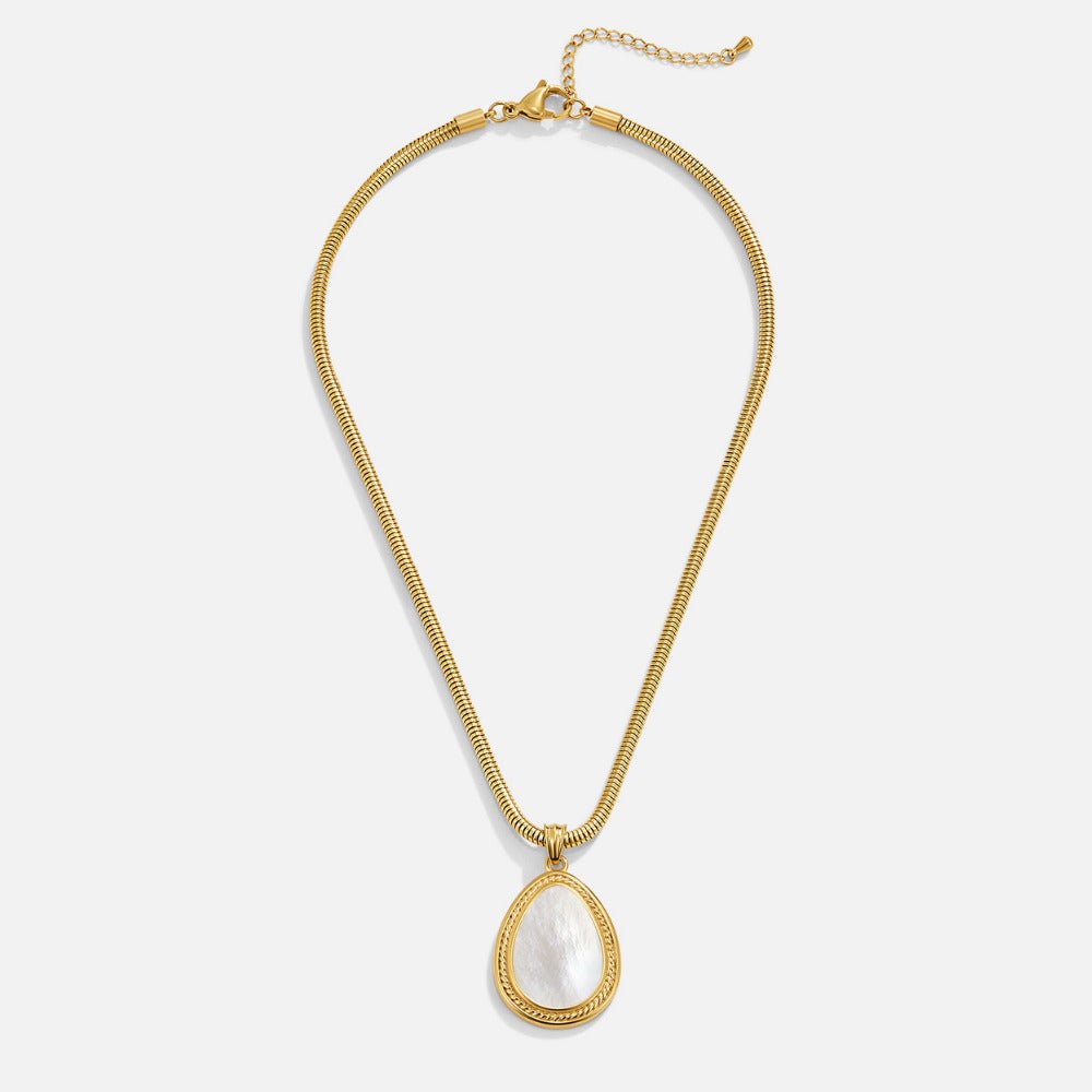 Collar con colgante de lágrima de nácar