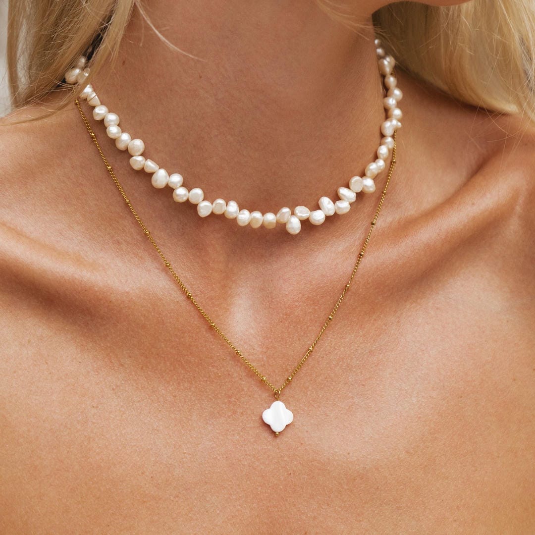 Collar con colgante de azulejo de verano