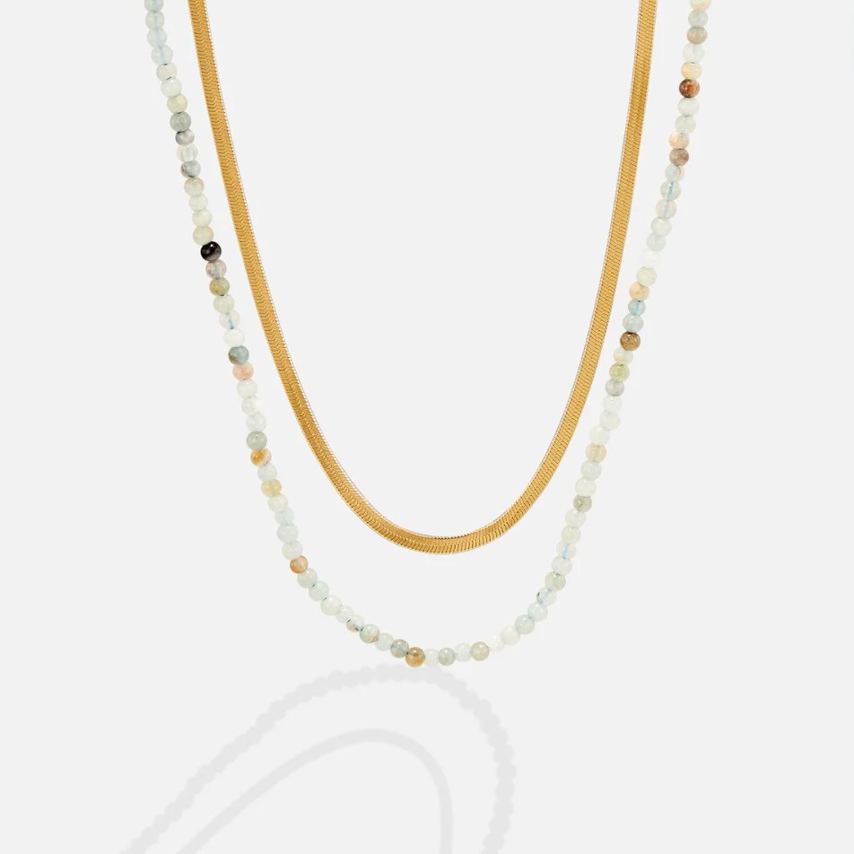 Collar de Neesa con cuentas en capas
