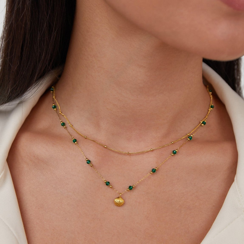 Collar Niyah de cadena dorada con cuentas