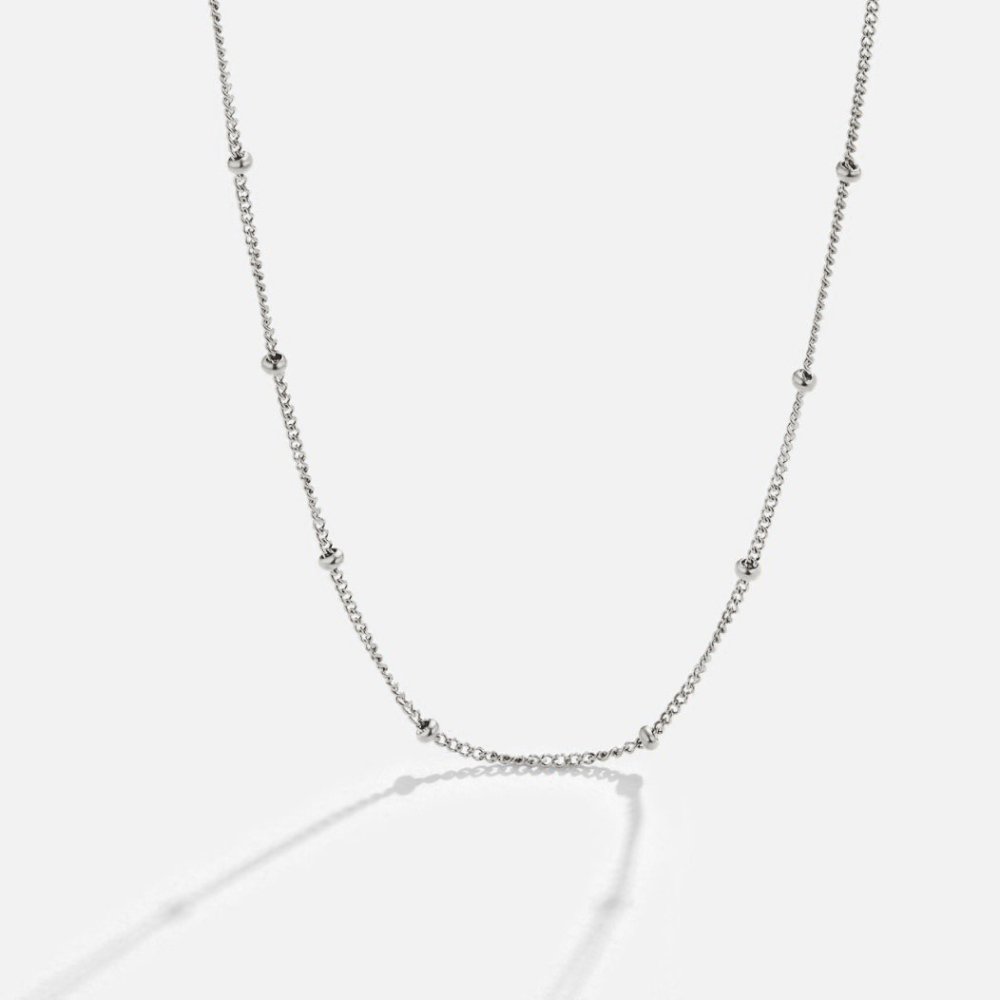 Collar Niyah con Cadena de Plata y Abalorios