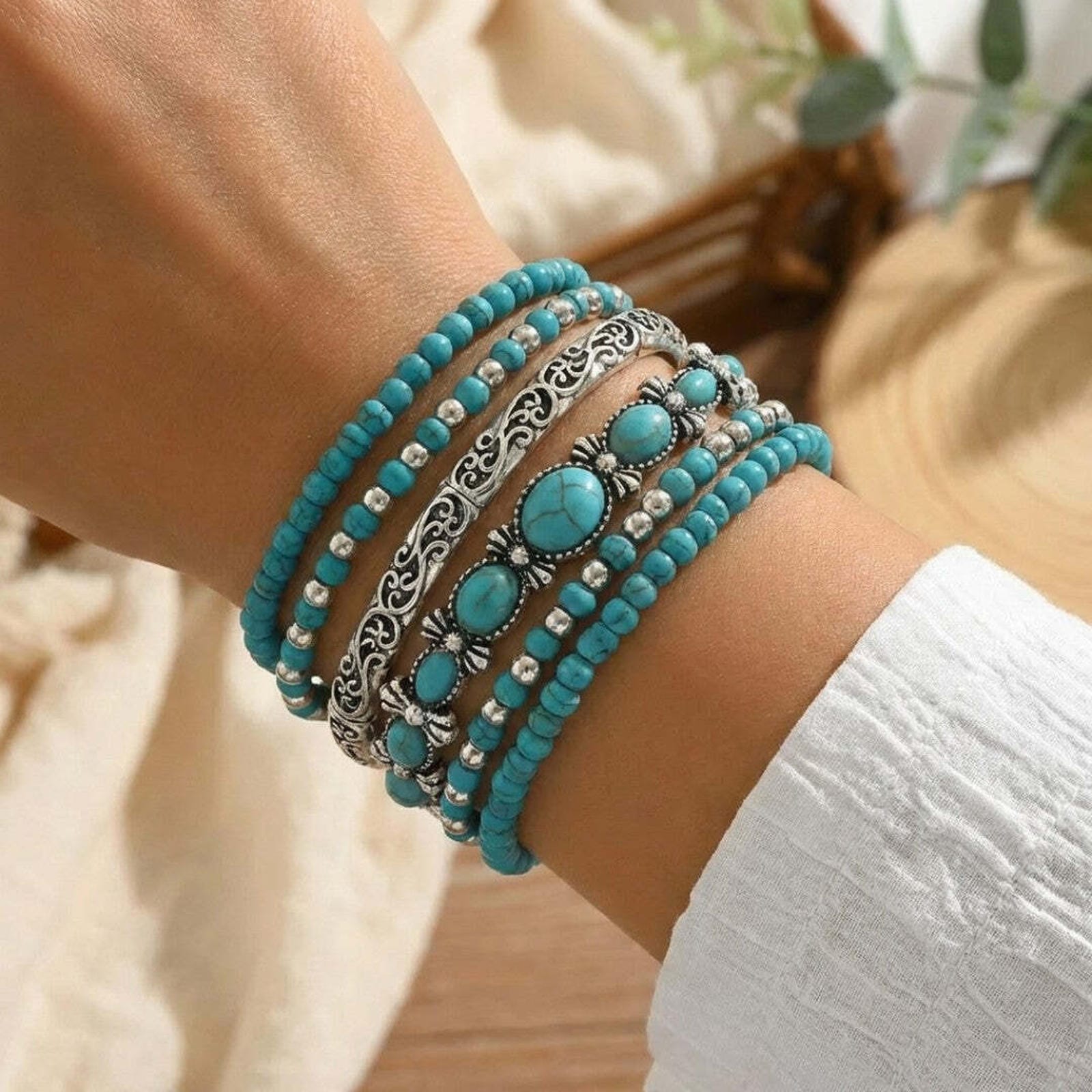 Set de pulseras estilo boho con cuentas turquesas