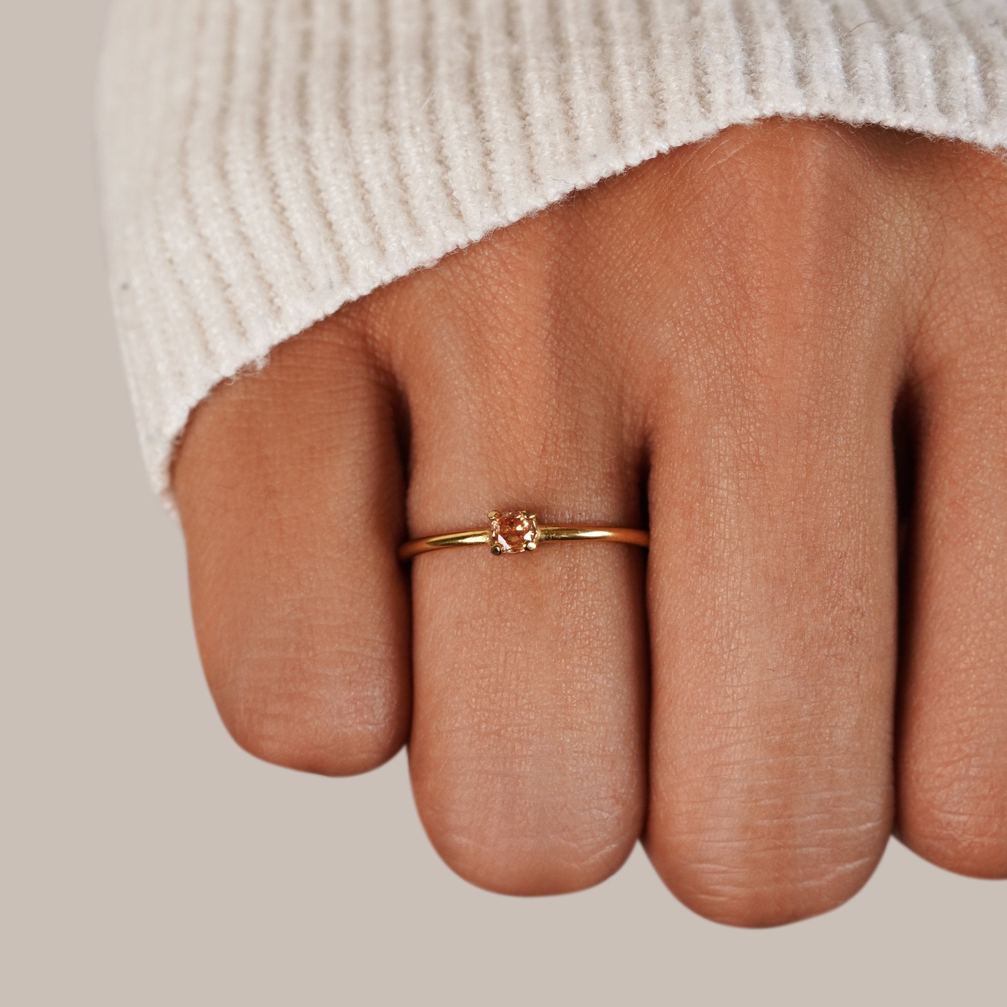Anillo de oro de 18 quilates con piedra natal de noviembre