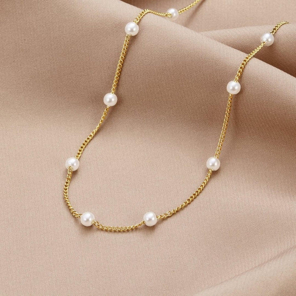 Collar atemporal de perlas de oro