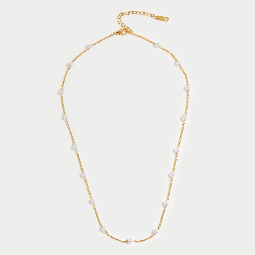 Collar atemporal de perlas de oro