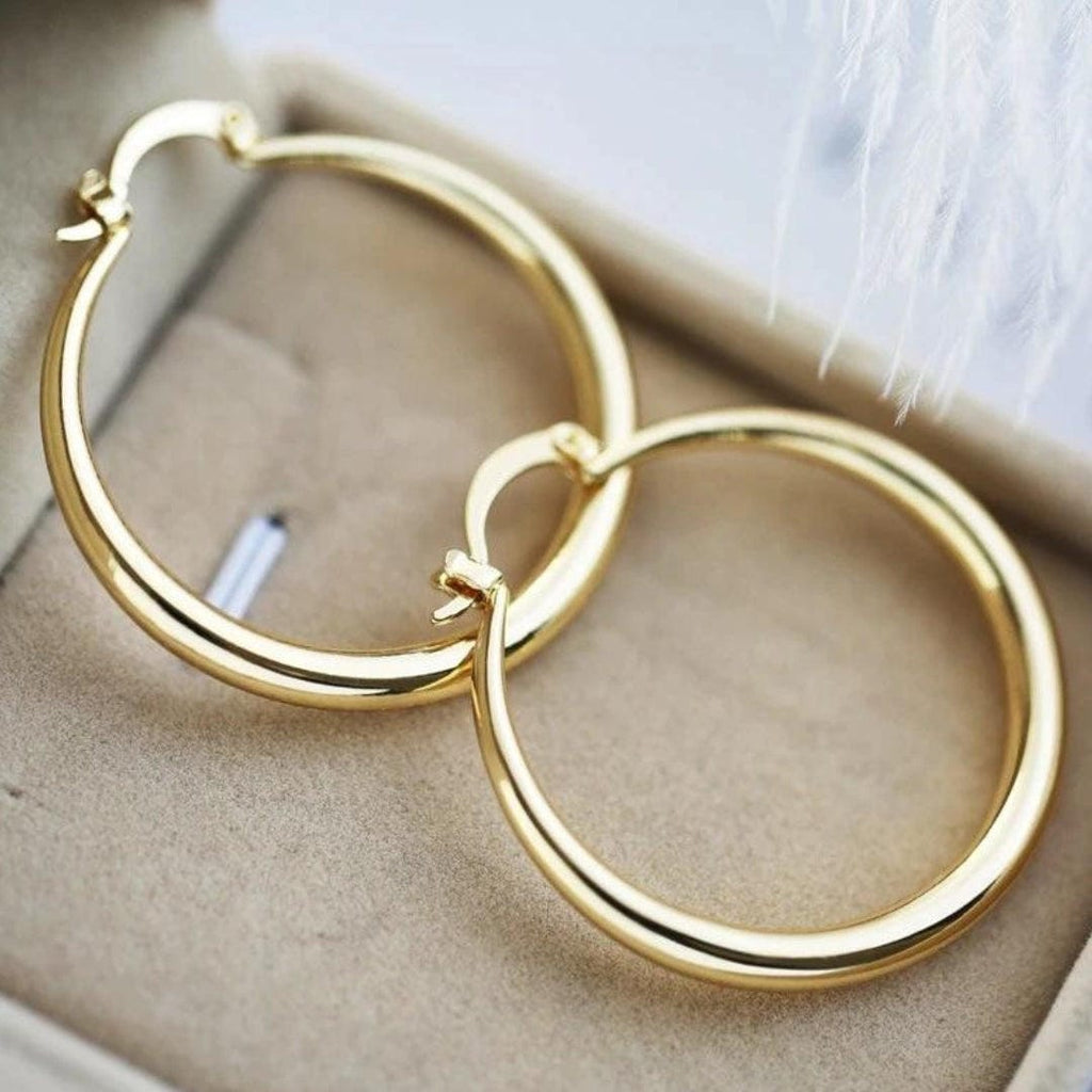 Aretes grandes de oro radiante