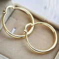 Aretes grandes de oro radiante