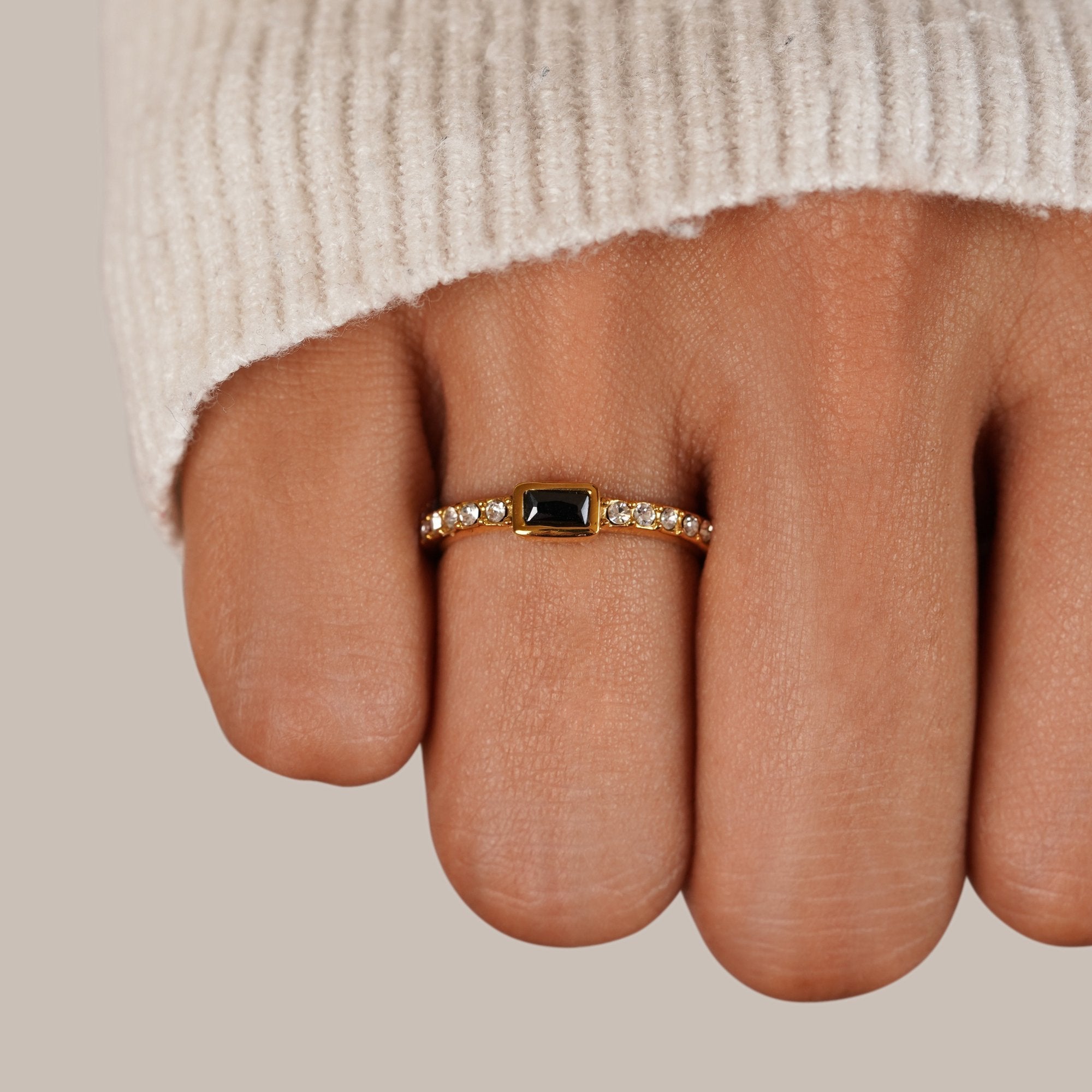 Anillo de cristal negro ónix