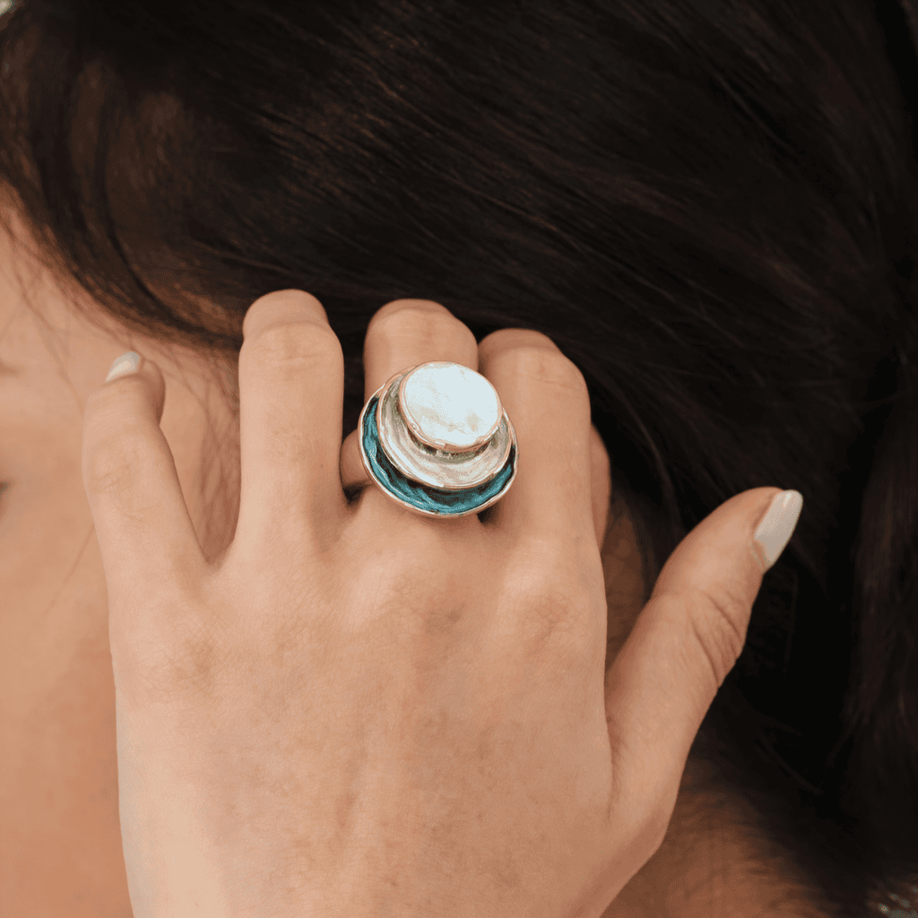 Anillo llamativo ajustable con pétalos Lagoon