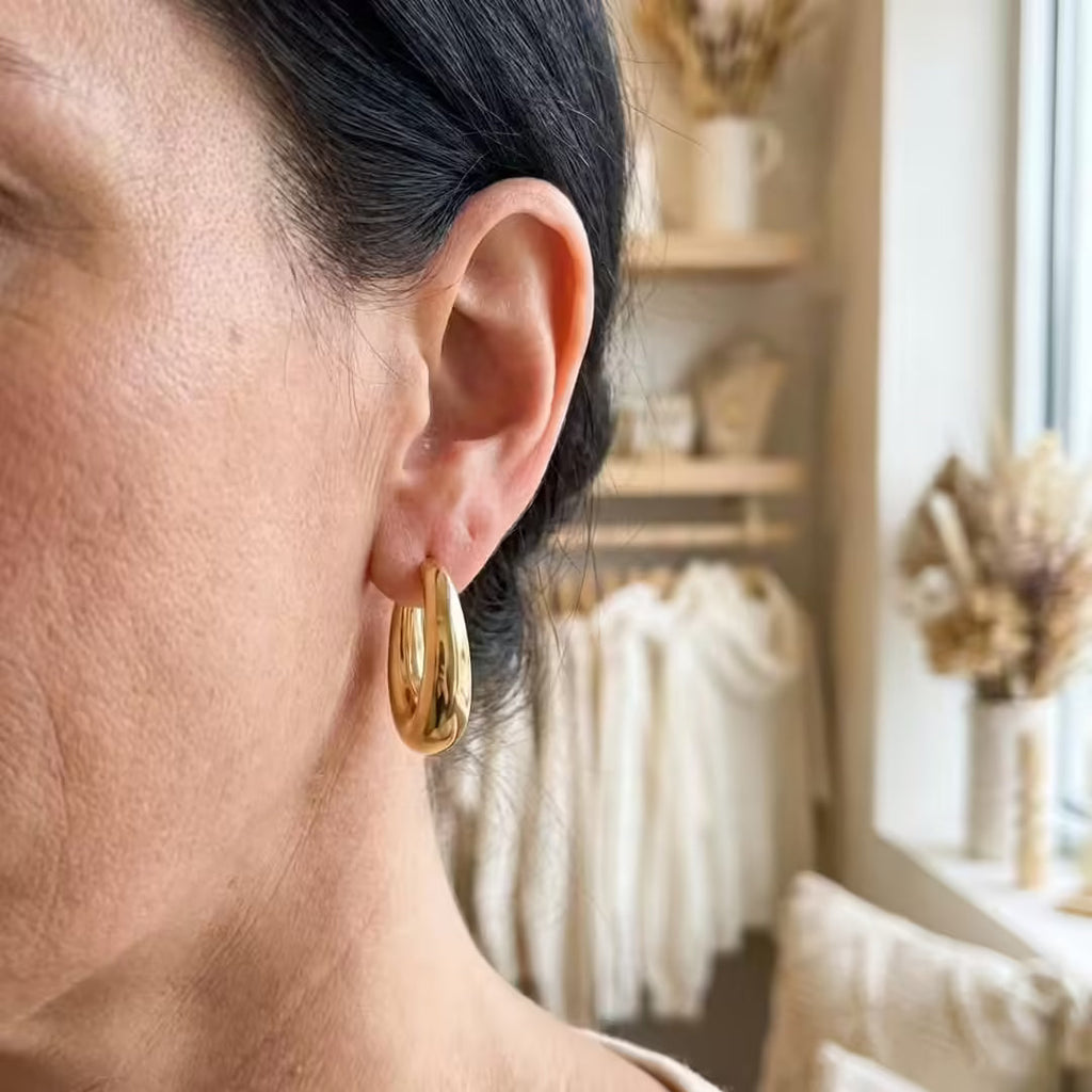 Aretes clásicos de aro dorados