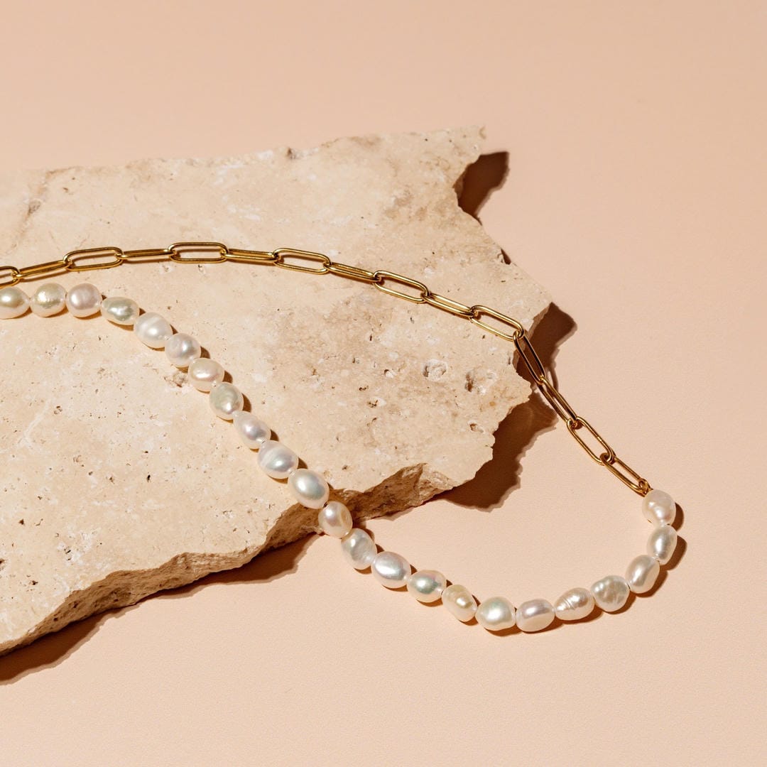Collar dividido de oro y perlas