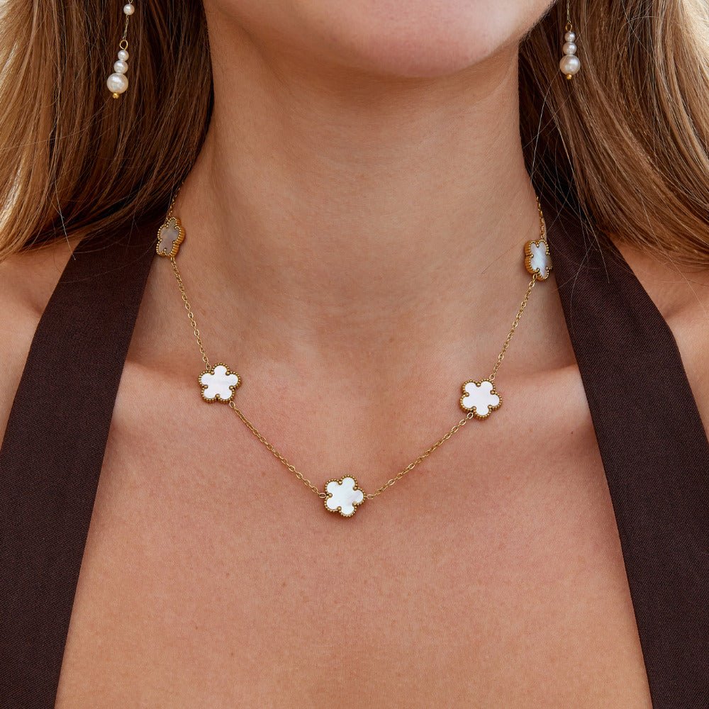 Collar de trébol de concha de nácar