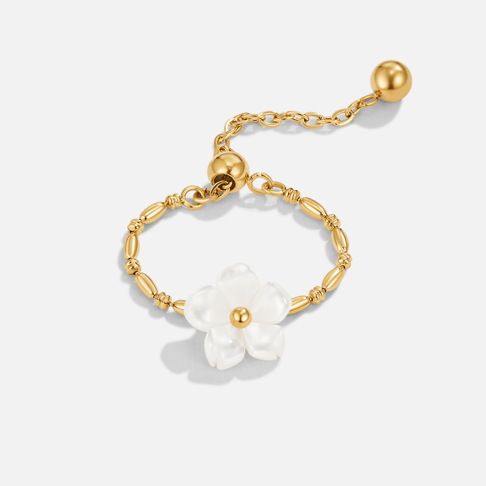 Anillo de flor de nácar blanca