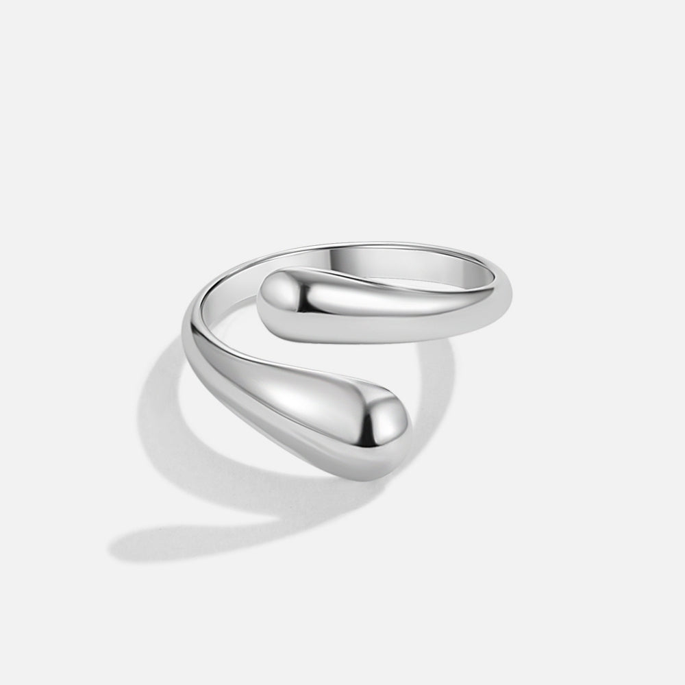 Anillo envolvente plateado de cuervo