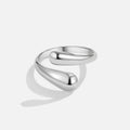 Anillo envolvente plateado de cuervo