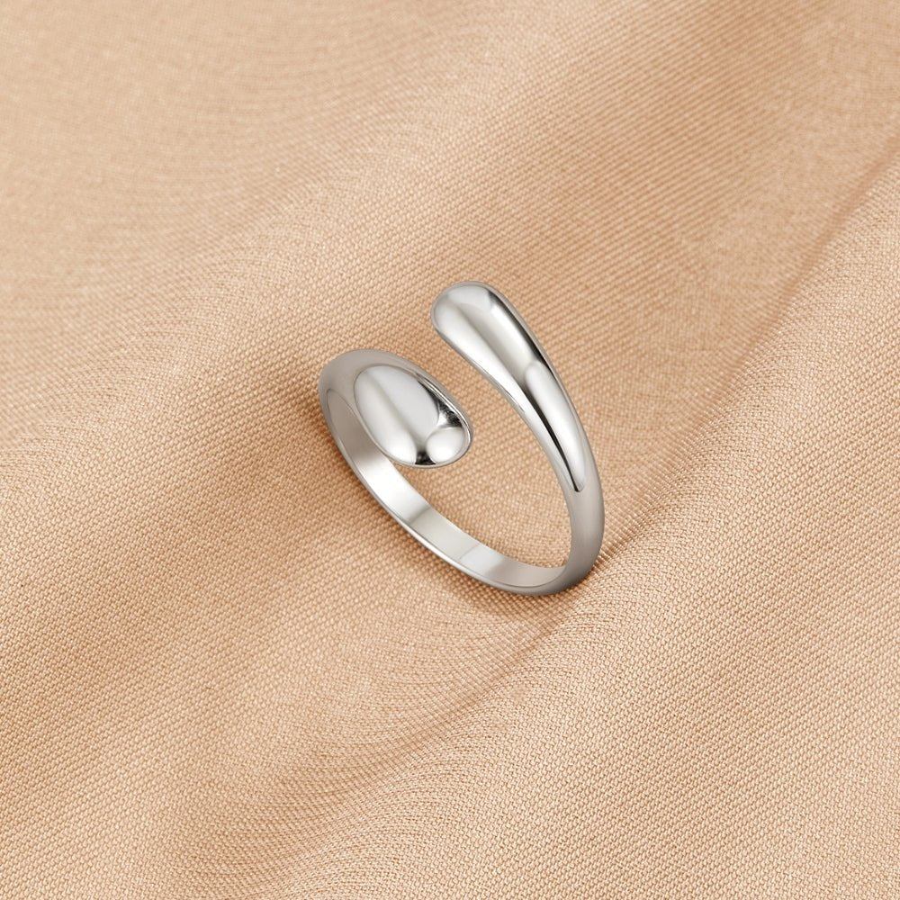 Anillo envolvente plateado de cuervo