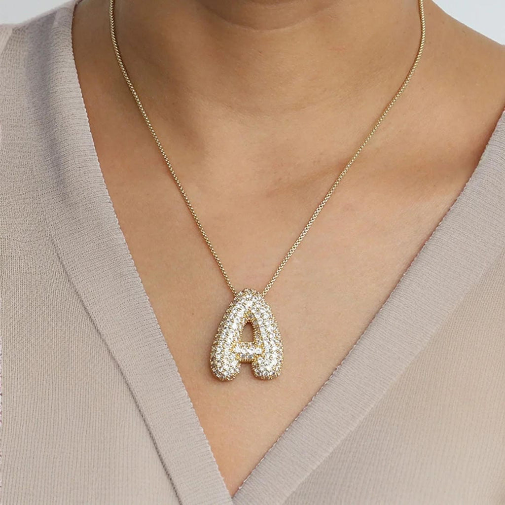 Collar de burbujas con inicial de cristal